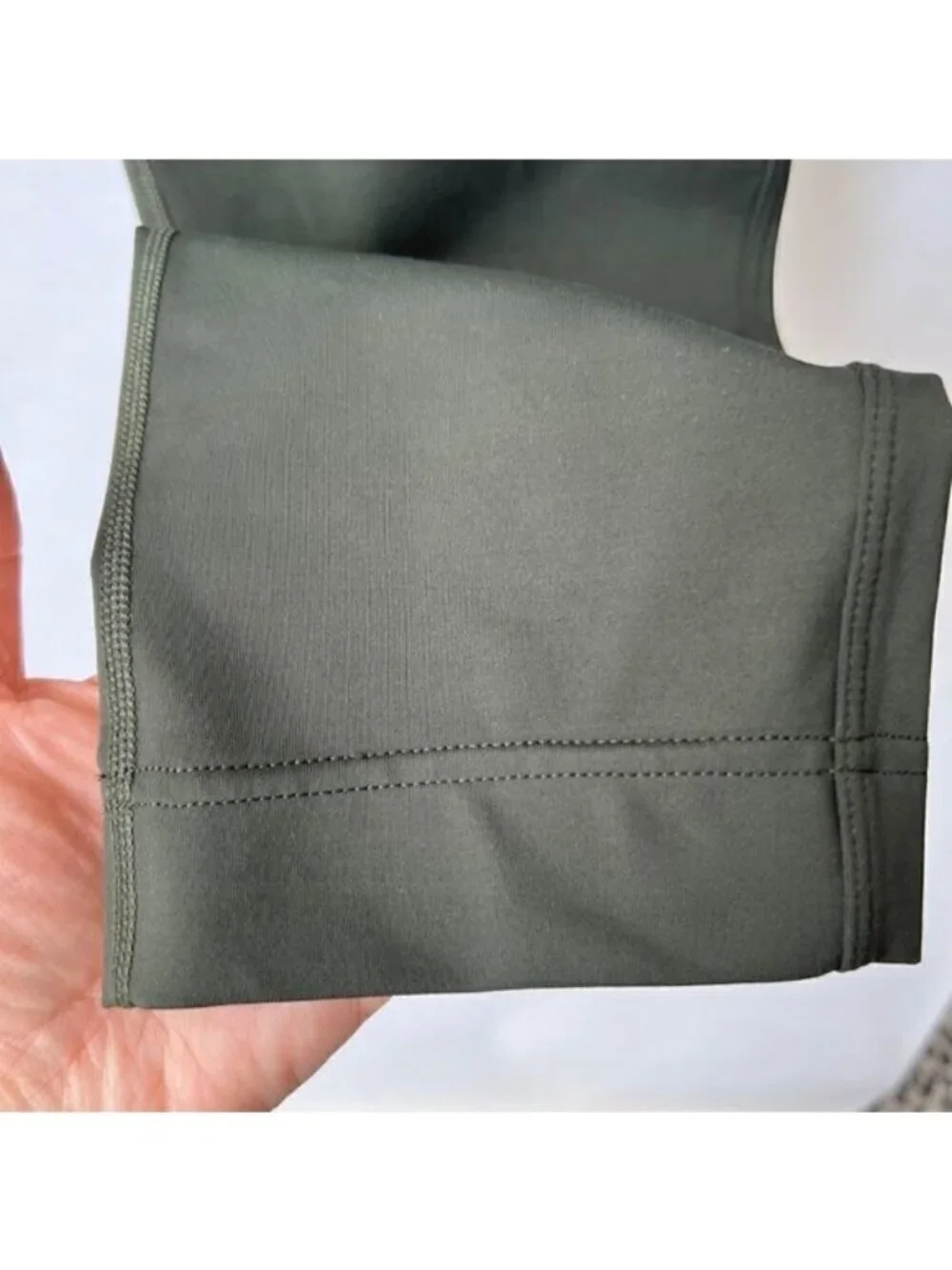 Lululemon stretchy pants in forest green Size 6 G50